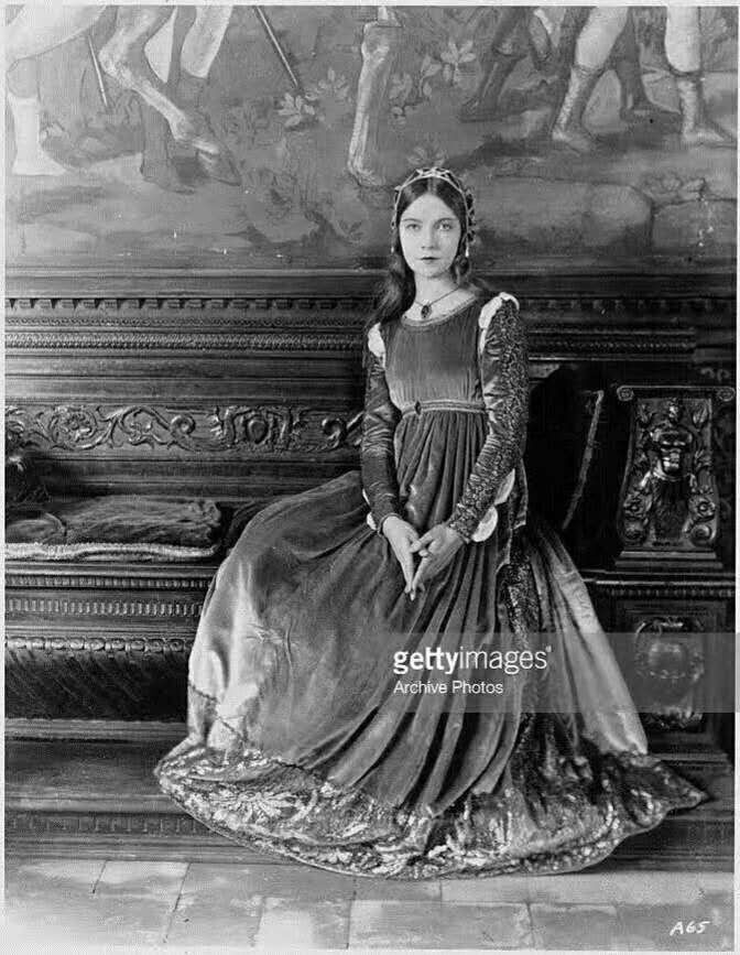 丽莲吉许
Lillian Gish 1893-1993年
美国默片女演员