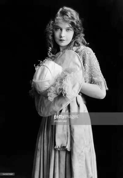 丽莲吉许
Lillian Gish 1893-1993年
美国默片女演员