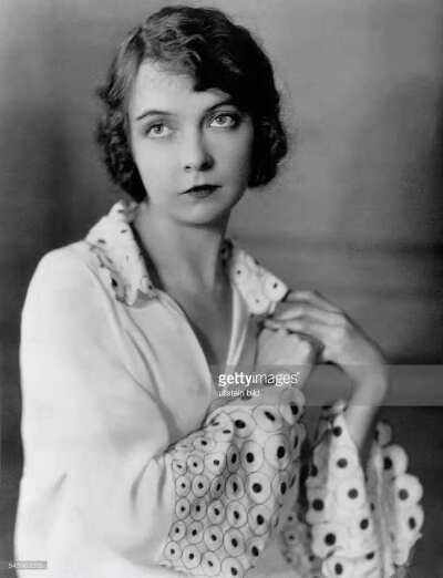 丽莲吉许
Lillian Gish 1893-1993年
美国默片女演员