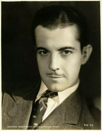 拉蒙诺瓦罗
Ramon Novarro 1899-1968年
美国演员