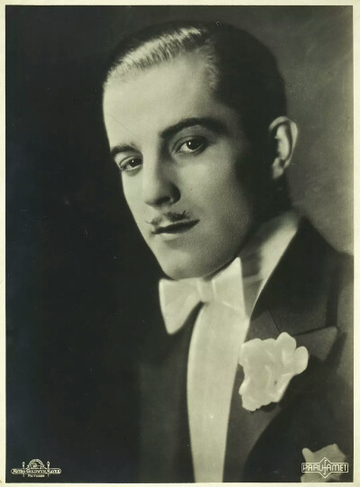 拉蒙诺瓦罗
Ramon Novarro 1899-1968年
美国演员