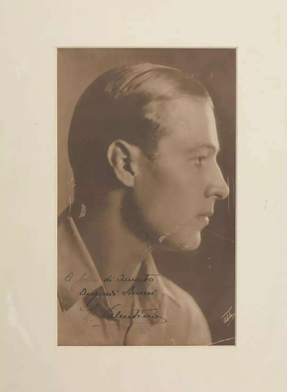 鲁道夫瓦伦蒂诺
Rudolph Valentino 1895-1926年
好莱坞1951、57年两次拍过他的传记影片；1978年欧文大道上的一段路改名为鲁道夫范伦铁诺街。