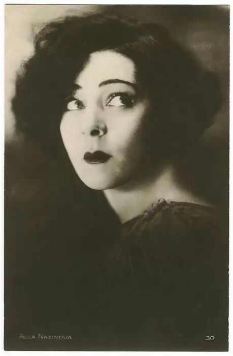 艾拉娜兹莫娃
Alla Nazimova 1879-1945年
俄罗斯裔美国默片女演员