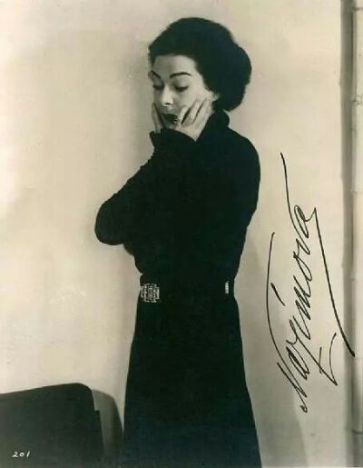 艾拉娜兹莫娃
Alla Nazimova 1879-1945年
俄罗斯裔美国默片女演员