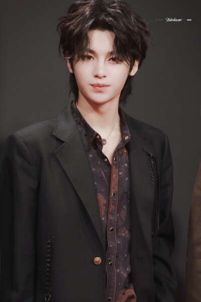 weibo@tttangsiqi
黄明昊