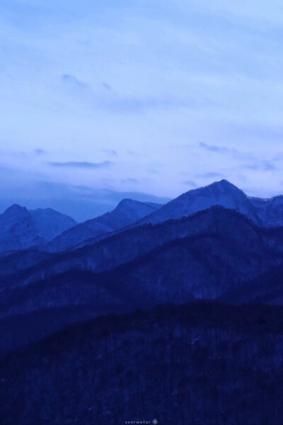 图源QQ空间/侵删/蓝色/壁纸/纹理/摄影/梵高油画/雪景/山脉/小镇/星空/月亮