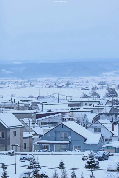 图源QQ空间/侵删/蓝色/壁纸/纹理/摄影/梵高油画/雪景/山脉/小镇/星空/月亮