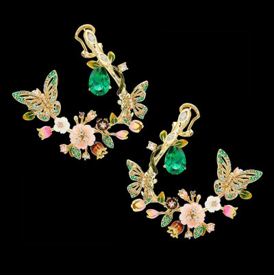 ANABELA CHAN . LONDON
Butterfly Garland Earrings