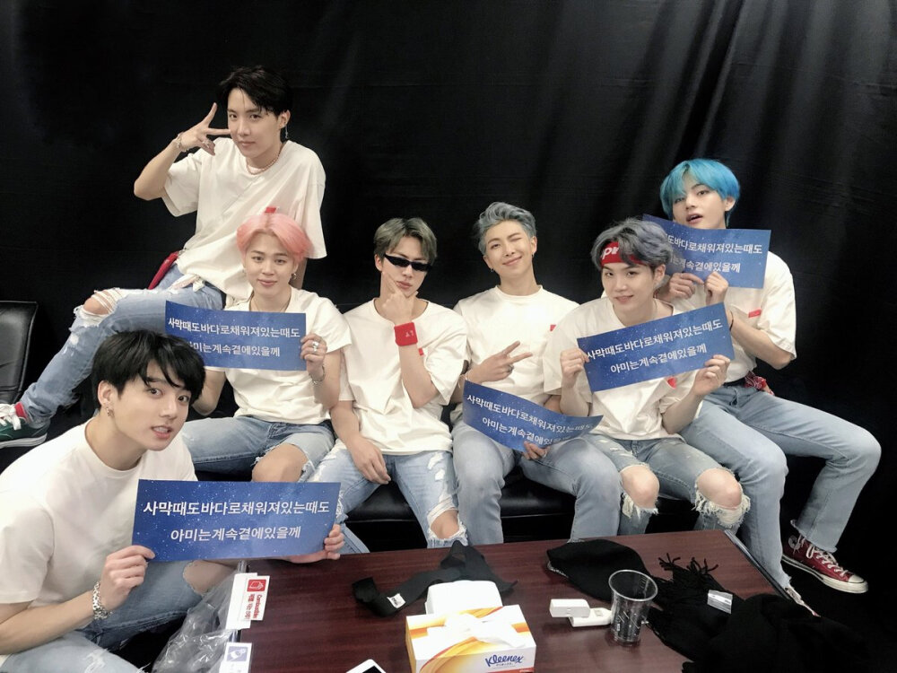 BTS 防弹少年团 20190112 “Thank you, Nagoya! 与此刻身在名古屋的各位阿米们一同呼吸着的这件事才是最重要的! 名古屋（Nagoya）~ 是防弹的（Bangtangoya）～tag：名古屋1回公演 文字手幅：无论身处沙漠还是海洋 阿米会一直陪伴左右”