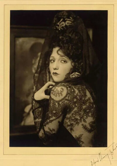 贝比丹尼尔斯
Bebe Daniels 1901-1971年
美国默片女演员