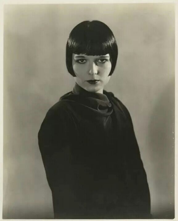 露易丝布鲁克斯
Louise Brooks 1906-1985年
美国默片女演员