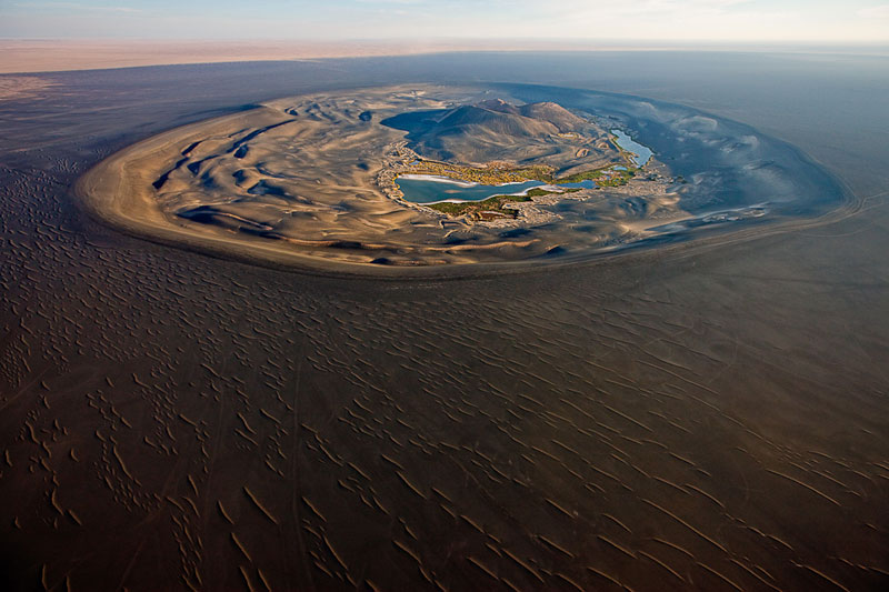 利比亚的沙漠绿洲 乔治·施泰因梅茨(George Steinmetz)摄