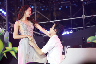 Taew&JamesJirayu AIS跨年迎新活动 cr.@萝卜小剧场