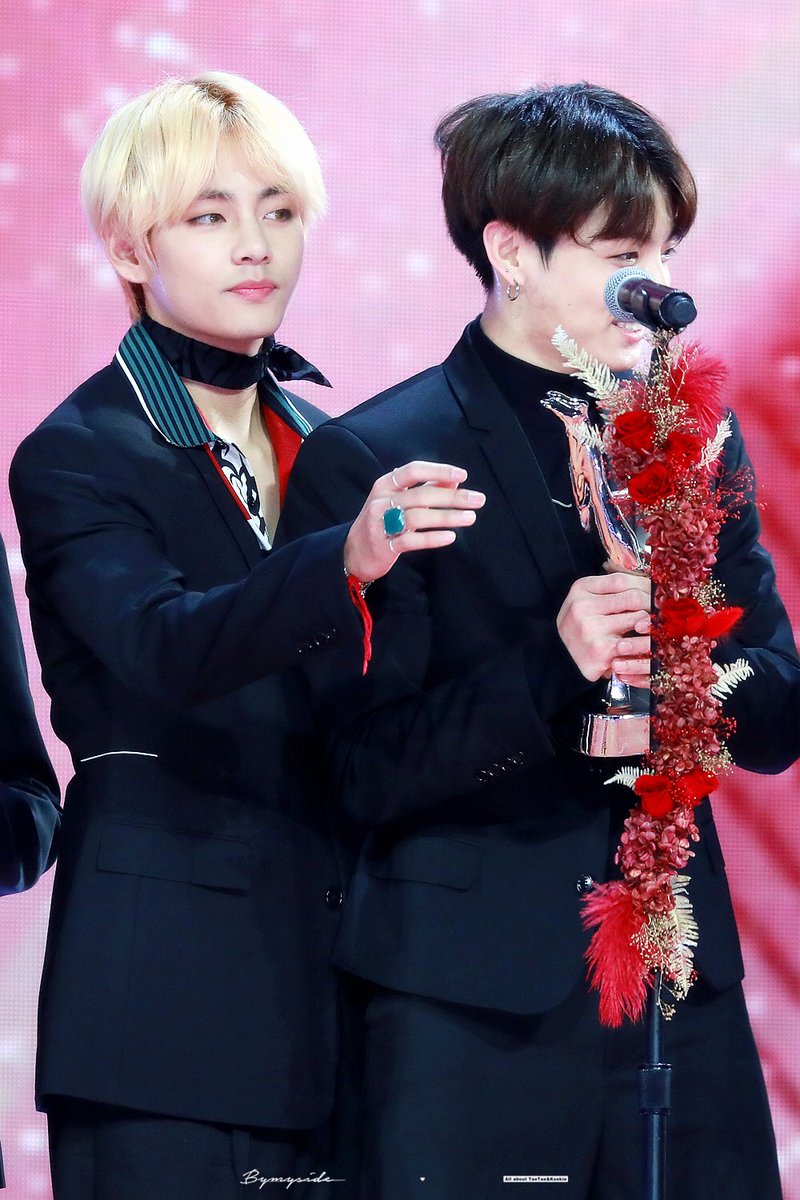 v金泰亨jungkook田柾国bts防弹少年团20190106第33届韩国金唱片专辑