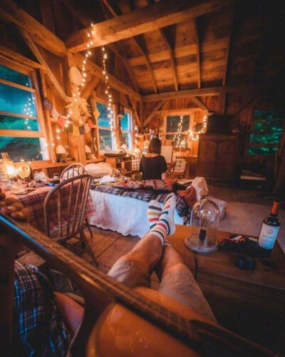 想和喜欢的人住在这样的小木屋里。