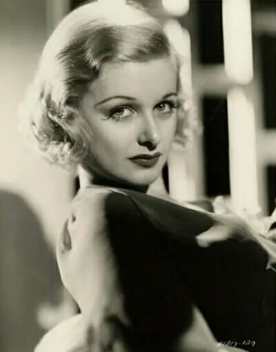 琼贝内特
Joan Bennett 1910-1990年
美国女演员