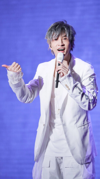 薛之谦摩天大楼世界巡回演唱会
上海站