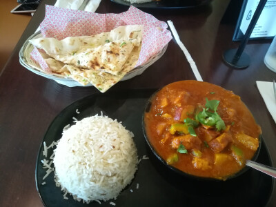 Indian food w/ Naan & rice
Chicken masala