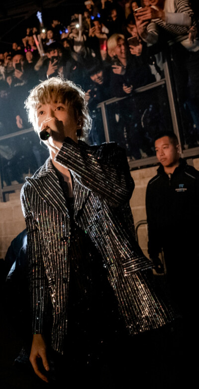 薛之谦摩天大楼世界巡回演唱会