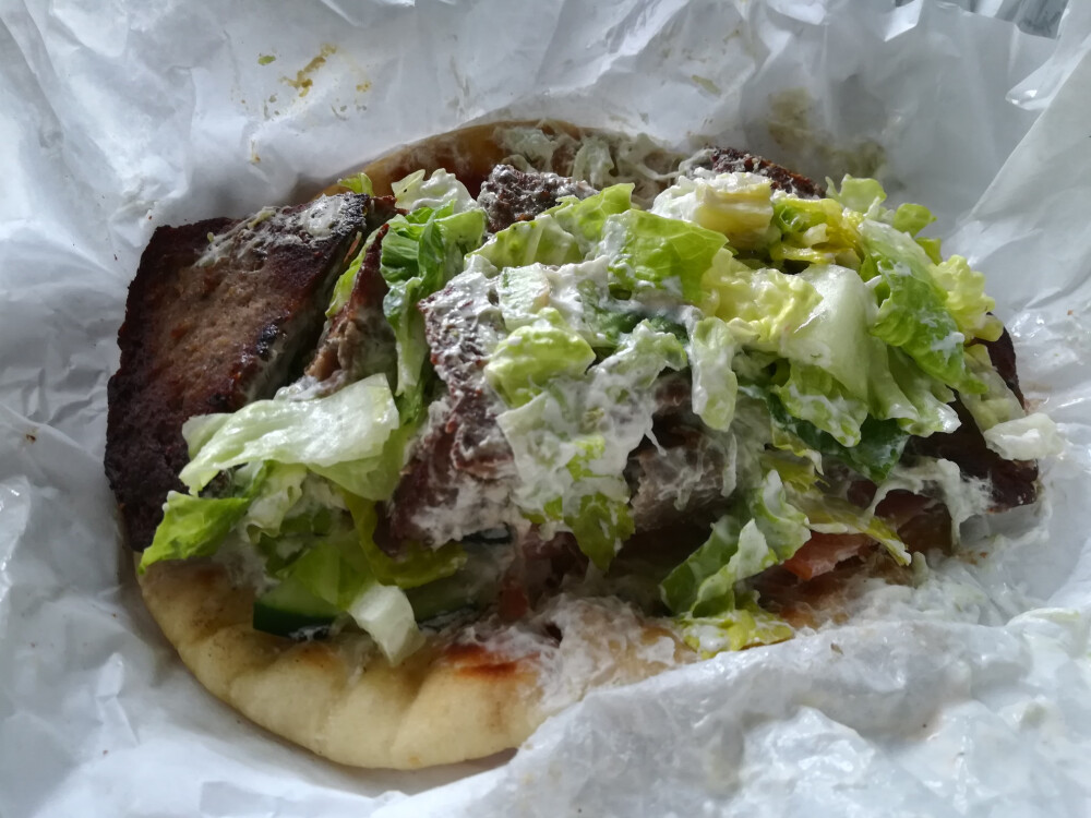 还不错的希腊菜 烤肉卷饼hhh with lettuce