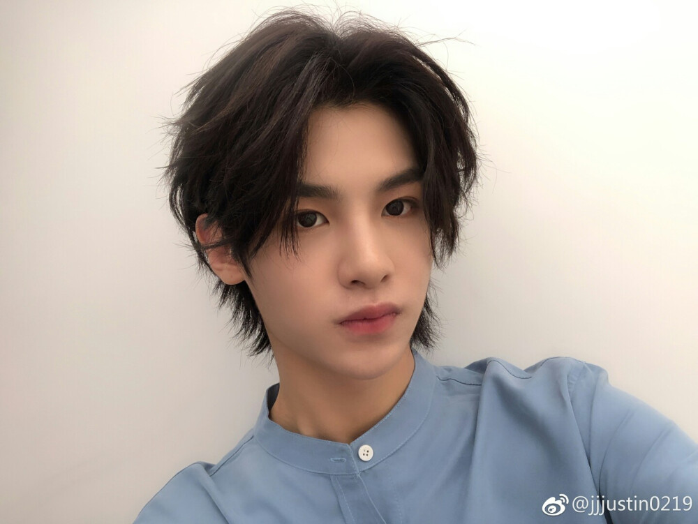 [黄明昊]
找图不易拿图点赞
四处找来的图呀
深吻草莓贤.