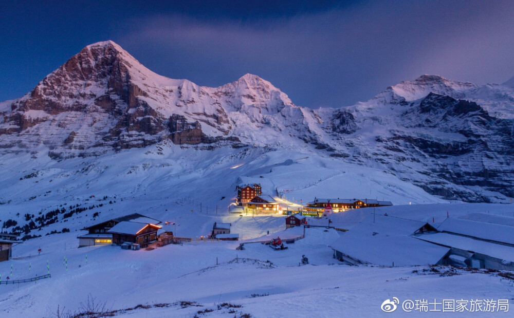 瑞士的雪夜小镇