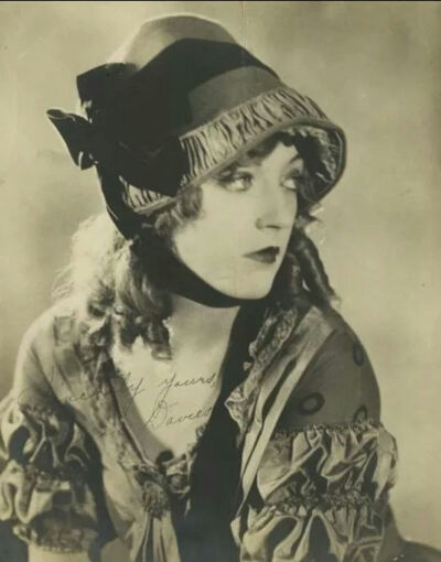 玛丽恩戴维斯
Marion Davies 1897-1961年
美国默片女演员