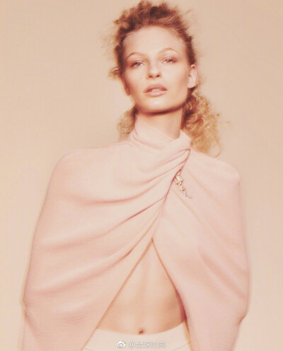 #Frederikke Sofie# &amp;《VOGUE》俄版Ⅰ带着丹麦女孩的精致，这位有灵气的模特新秀着实让人着迷！