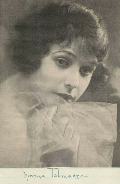 诺玛塔尔梅奇
Norma Talmadge 1893-1957年
美国默片女演员