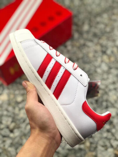 Adidas三叶草【头层软底】
CNY中国猪年限定图腾舞狮虎头男女贝壳头板鞋
“猪”年大吉！
“猪”事顺利！
头层软底！2019猪年限定红红火火