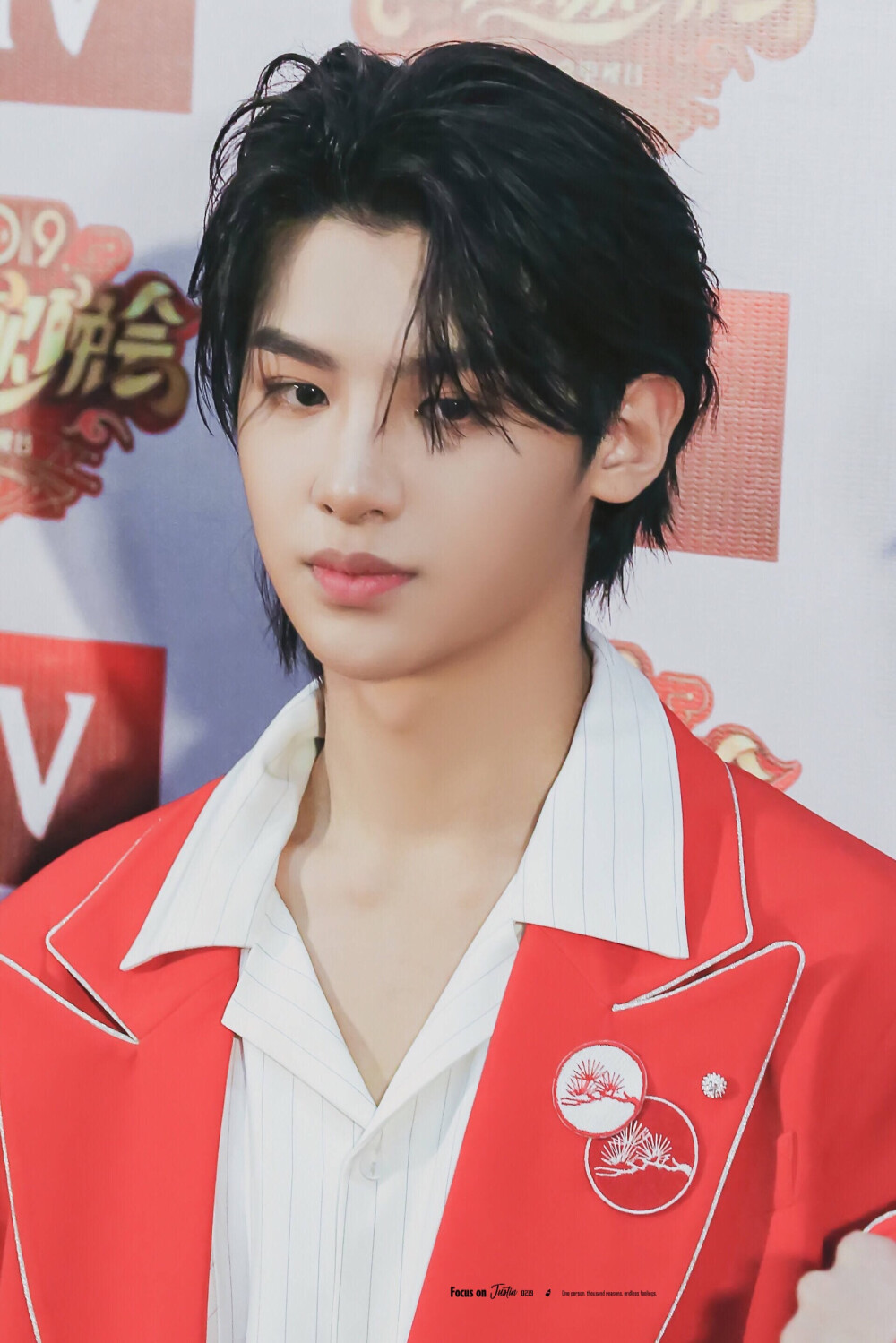 黃明昊 justin 賈富貴 北京春晚後臺群訪飯拍 紅色昊哥7315