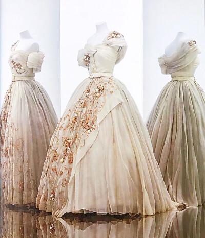 玛格丽特公主的裙子，1951年Cecil Beaton设计师Christian Dior