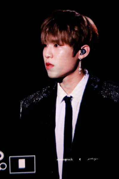 朴佑镇 wannaone 帕五金190115