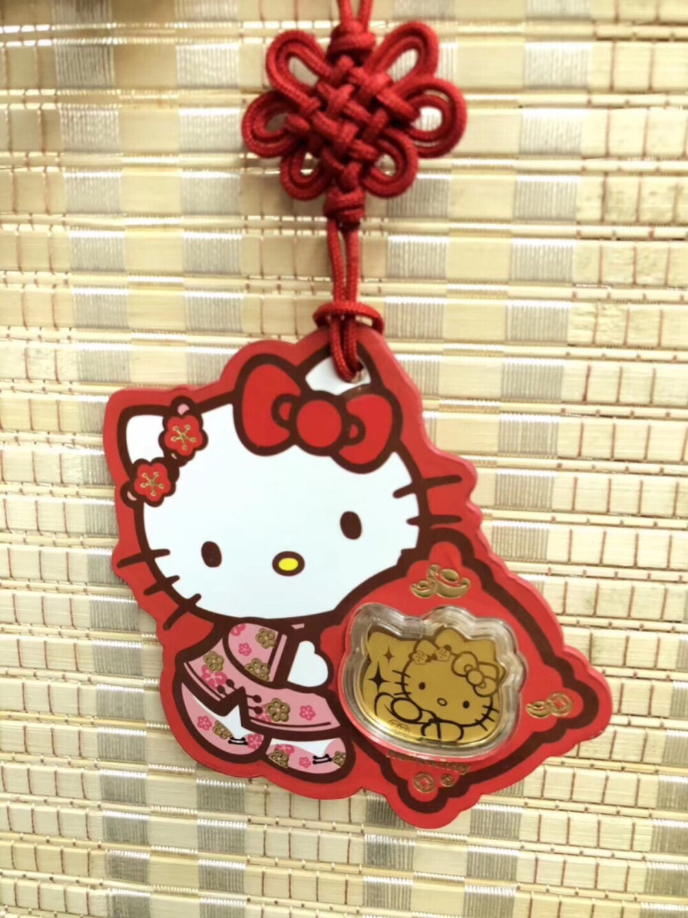周大福日本限定开运必胜御守9999纯金挂件02g现多了hellokitty样式