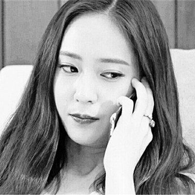 我只剩一支烟了 却还要熬过一生