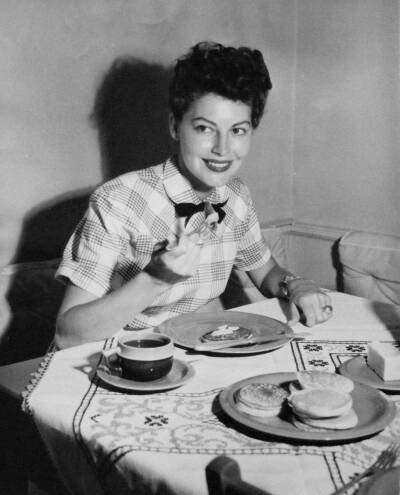 #Ava Gardner# 艾娃教你做pancakes