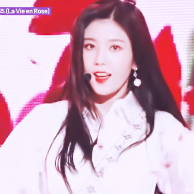 权恩妃头像
二传标明dt林舒妍