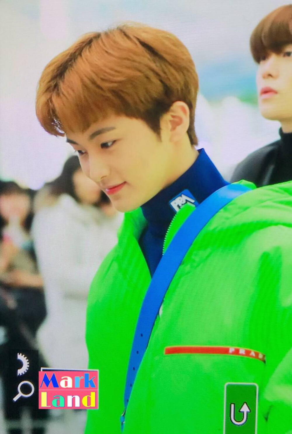 穿着应援色的男人李马克