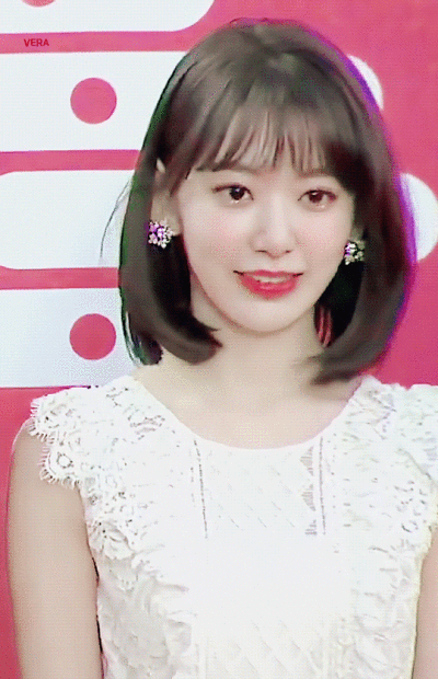 宫脇咲良
cr：logo