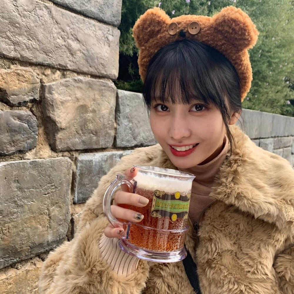 TWICE 平井桃 林娜琏