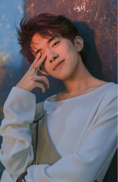 娱乐圈“九大美”了解一下：杨幂的腿鹿晗的嘴迪丽热巴的头发刘亦菲的脸型杨洋的鼻子易烊千玺的酒窝王凯的手林更新的眉毛倪妮的腰