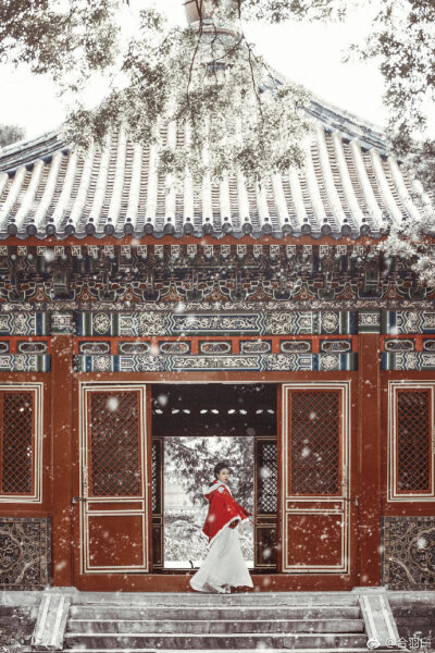 雪景的后期教程
不下雪的南方也可以自己动手制作雪景哦
喜欢可以参考 转需
摄影 后期：@合羽白 ​​​​