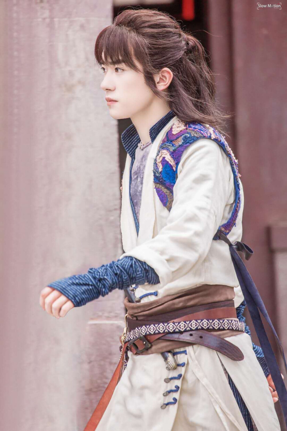 易烊千玺艳势番之新青年