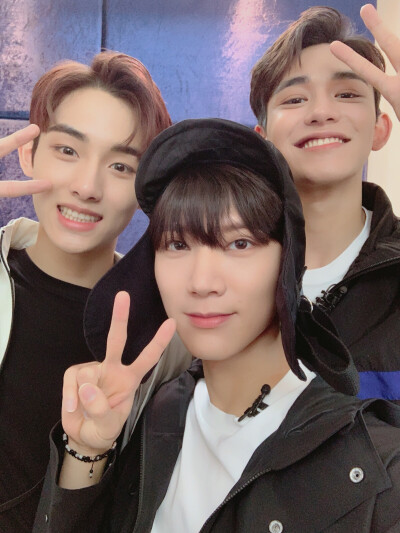 WinWin&TEN&Lucas.
董思成&李永欽&黃旭熙.