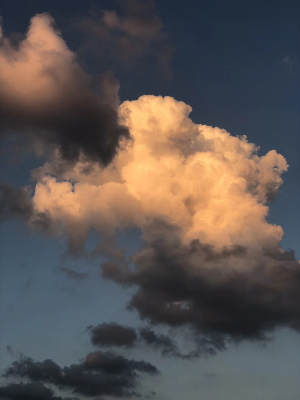 油画样的云，神秘幽远