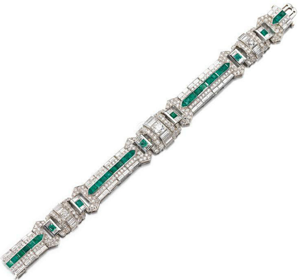 祖母绿钻石手镯，单切成长方形的钻石长约200毫米。苏富比（Sotheby's）日内瓦2018春季拍卖会