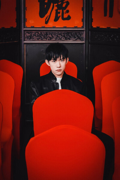 #易烊千玺 #tfboys vogueme二月号开年刊封面 杂志拍摄 高清