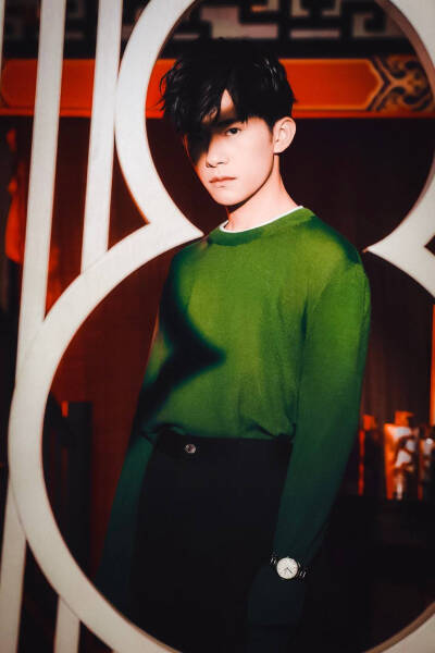 #易烊千玺 #tfboys vogueme二月号开年刊封面 杂志拍摄 高清