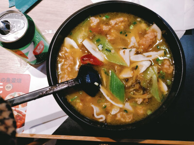 番茄牛腩泡面日式拉面炒年糕杯子蛋糕酸菜酥肉面姜鸭面
对面是真爱了。