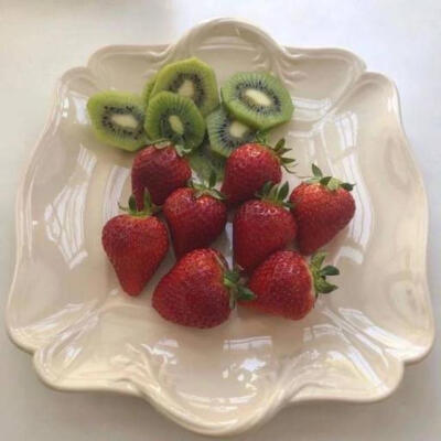 分享一波草莓壁纸。